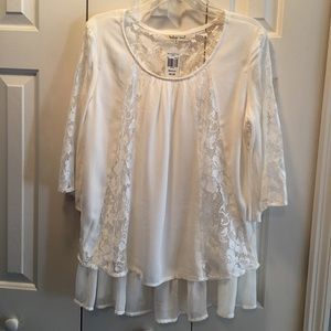 Ladies M white blouse with lace